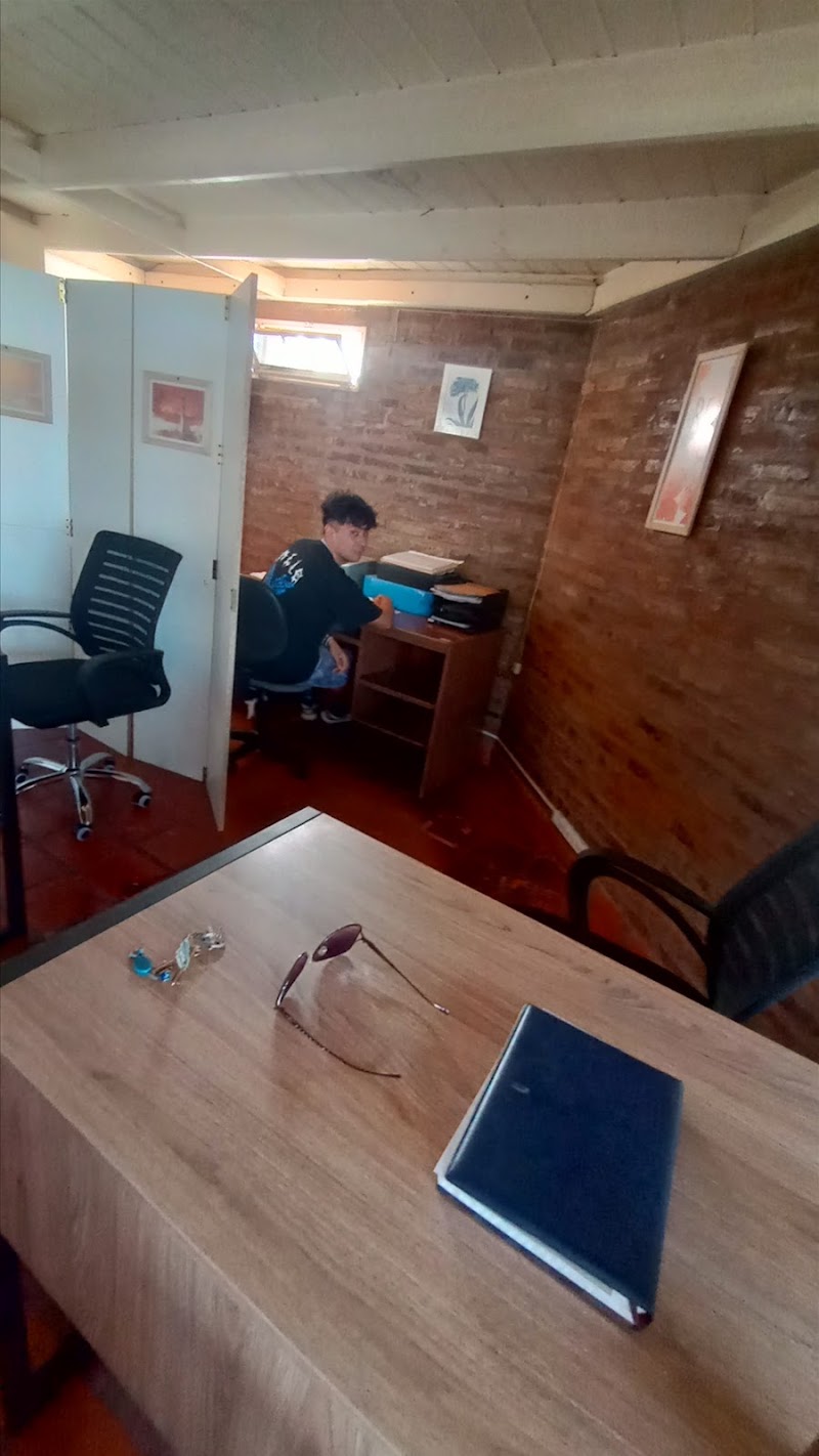 Dra. Huidobro Alejandra, Abogada en Estudio Jurídico Huidobro e hijos GRAND BOURG — Grand Bourg