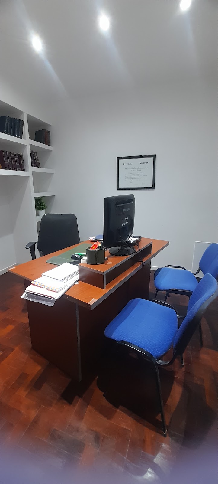 Dra. Valeria Kader | Abogada Laboral — Lomas de Zamora