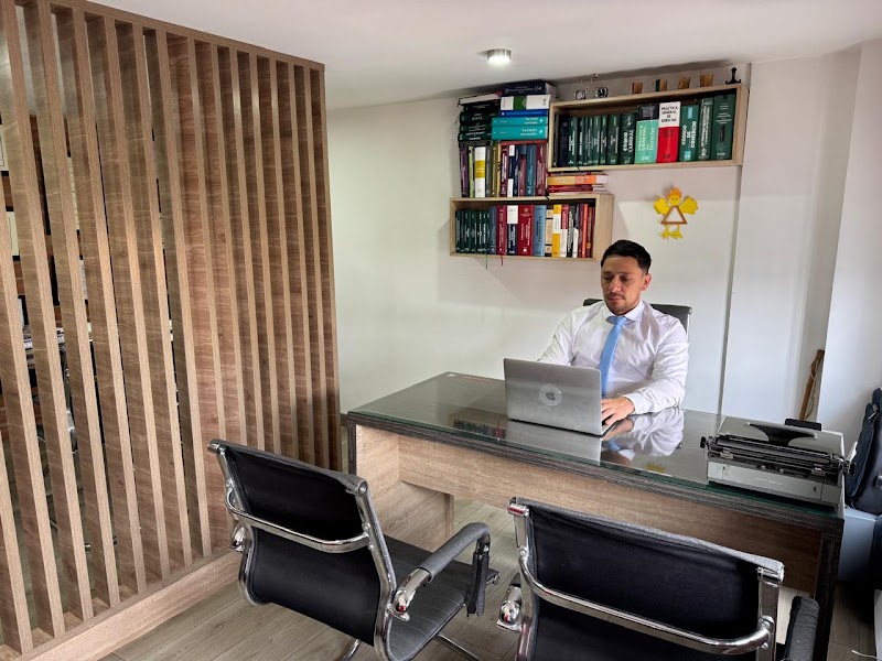LAWYERS ABOGADOS — Fusagasugá