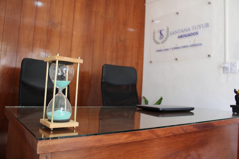 Santana Tuyub Abogados. — Merida