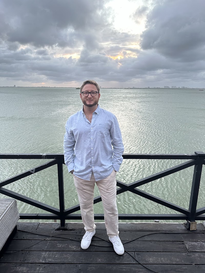 Radmir Baykov, Abogado / Perito Traductor — Cancún