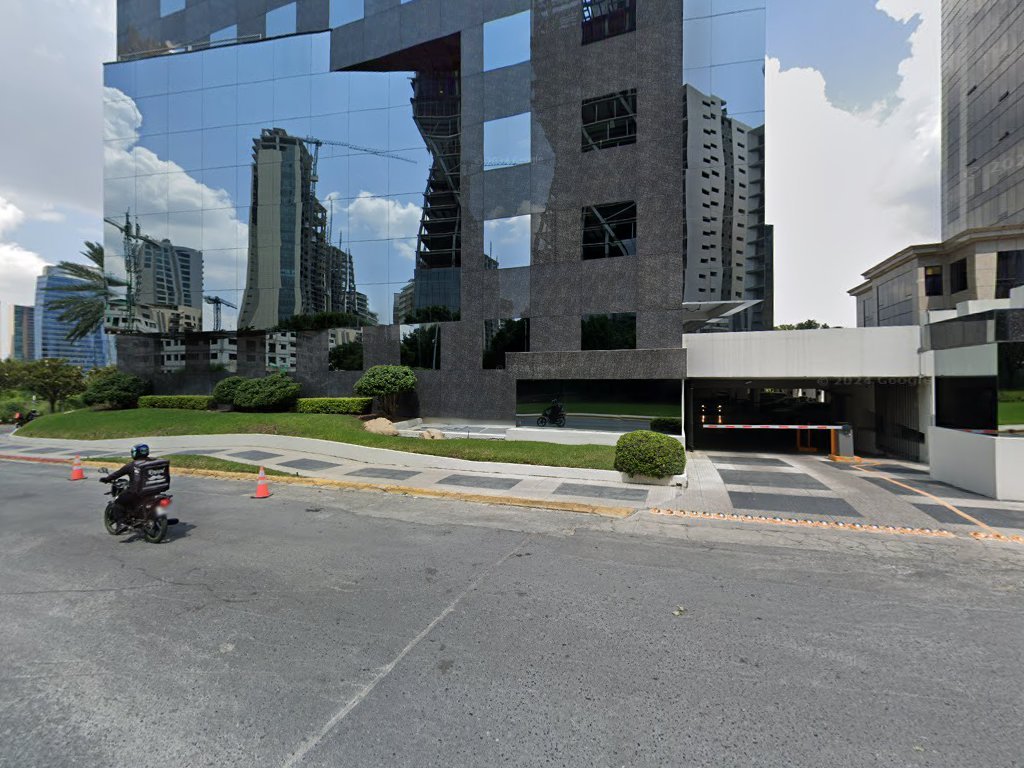 Gabriela Martínez, Abogada Corporativa — San Pedro Garza García