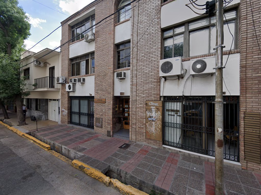 LAURA FERRI Abogada — Mendoza