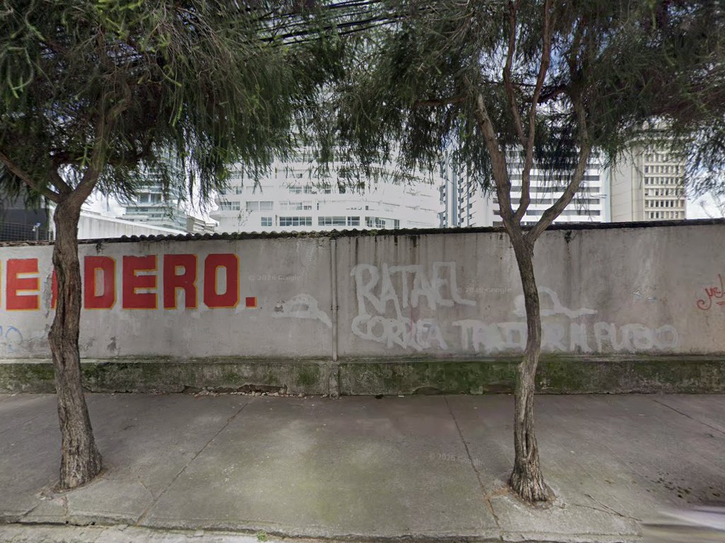 IURE NOVUM - International Law Firm - Edificio Metropolitan — Quito